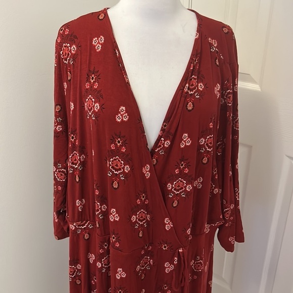 Torrid Red Floral Jersey Wrap Dress - Picture 6 of 9